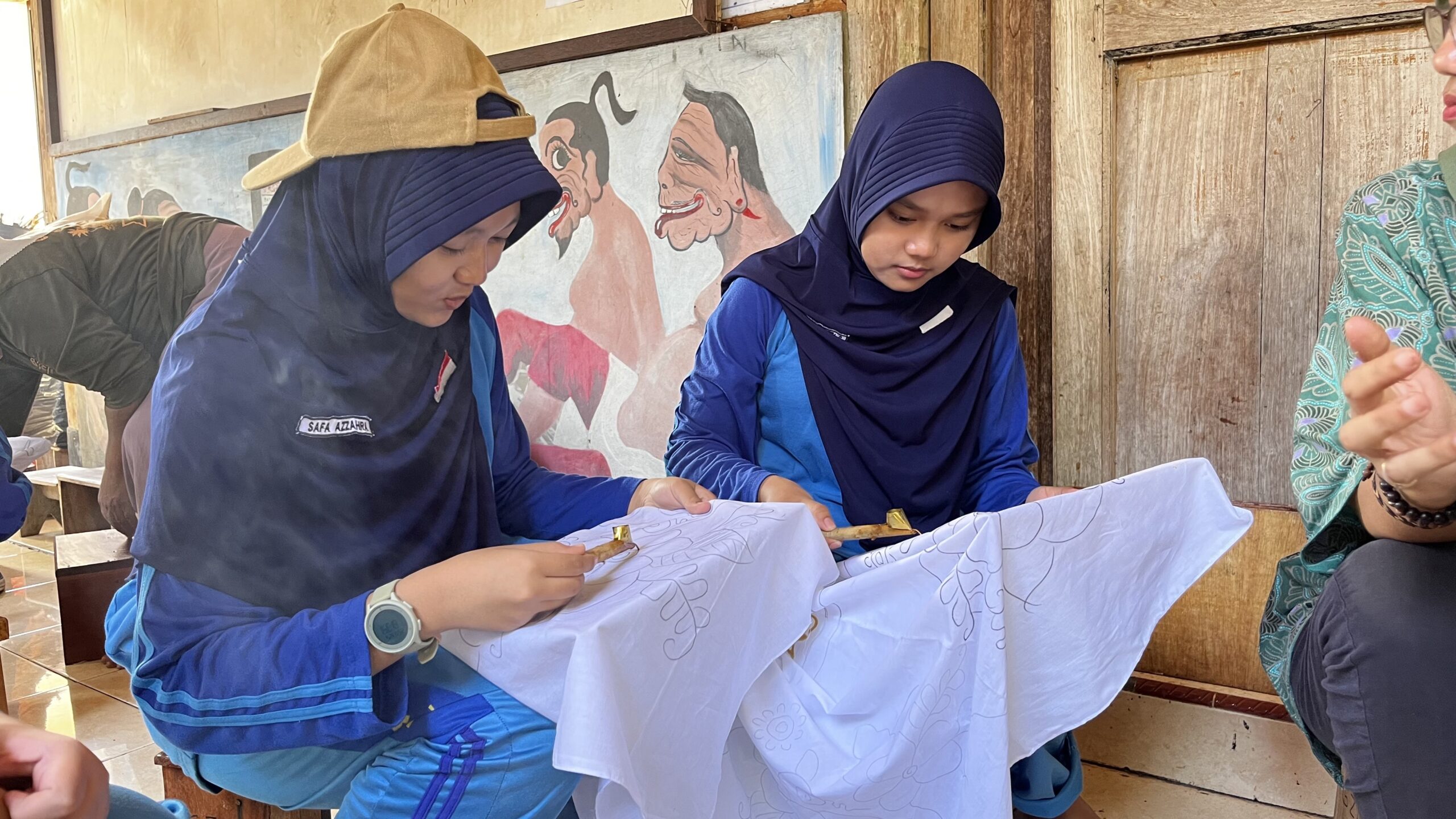 Siswa Spempat Belajar Membatik Langsung dari Ahlinya 