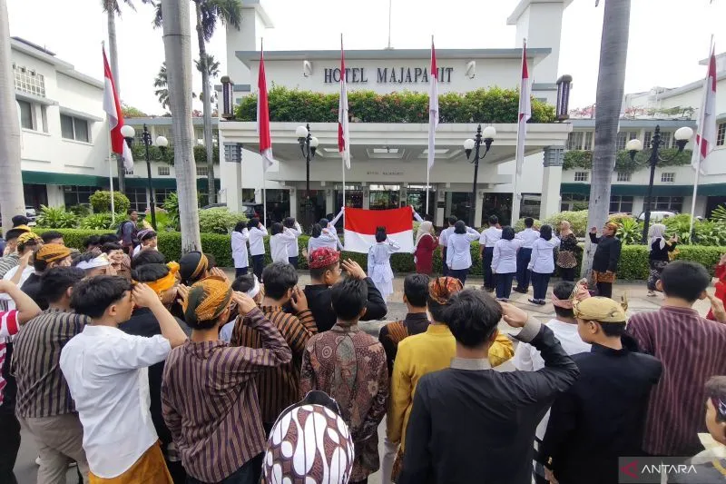 SMP Muhammadiyah 2 Surabaya Peringati Hari Pahlawan